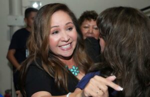 Mike Johnson não prometeu neste novo democrata. É desde que ela deseja lançar os documentos do Epstein? Yahoo news home