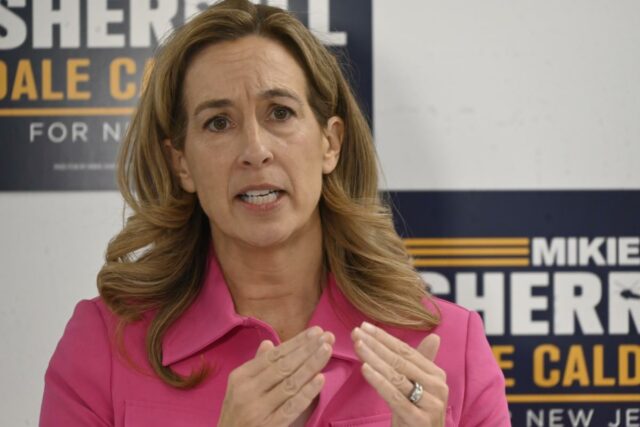 Mikie Sherrill não é a primeira política a enfrentar alegações Mikie Sherrill não é a primeira política a enfrentar alegações de uso de informações privilegiadas – mas isso pode custar-lhe a eleição em NJ