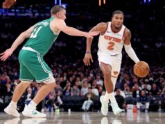 Miles McBride, dos Knicks, é titular na remodelação da escalação de Mike Brown Miles McBride, que foi colocado como titular e marcou 10 pontos, dribla na quadra enquanto Payton Pritchard defende durante a vitória dos Knicks por 105-95 sobre o Celtics no Garden em 24 de outubro de 2025.