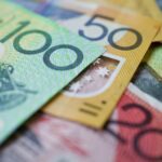 Imagem de estoque de dinheiro australiano - notas de US$ 100, US$ 50 e US$ 20