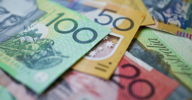 Imagem de estoque de dinheiro australiano - notas de US$ 100, US$ 50 e US$ 20 