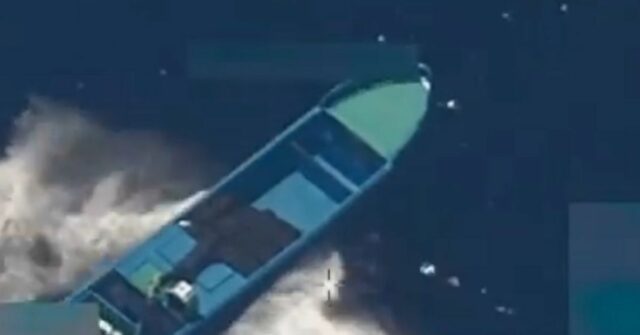 Militares dos EUA matam duas pessoas em ataque a barco suspeito de traficar no Pacífico

