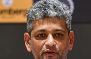 Minha única mensagem foi terminar bem, diz o técnico da seleção feminina da Índia, Amol Muzumdar Minha única mensagem foi terminar bem, diz o técnico da seleção feminina da Índia, Amol Muzumdar