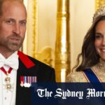 O rei Charles durante sua coroação na Abadia de Westminster em 2023.