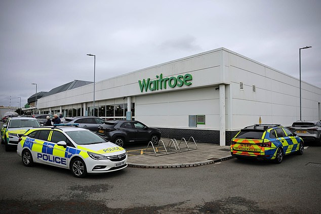 Mulher, 78, morre após acidente de quatro veículos no estacionamento A colisão fatal aconteceu em uma filial da rede de supermercados (foto) na cidade de Saltash, Cornwall, perto de Plymouth, na manhã de quinta-feira.