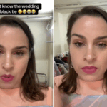 Mulher chega ao evento de casamento - reconhece imediatamente que sua namorada realmente não comentou as boas-vindas