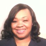 Jeanita Hopings, 45, residente em Toledo, Ohio, é procurada pela polícia por agressão e roubo.