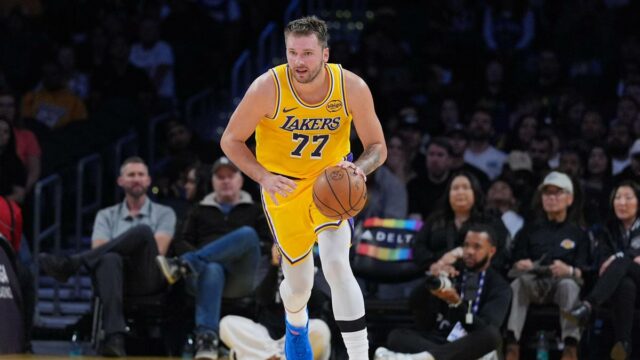 NBA 2025-26: Documente 135 jogadores globais nas escalações da noite de abertura 

