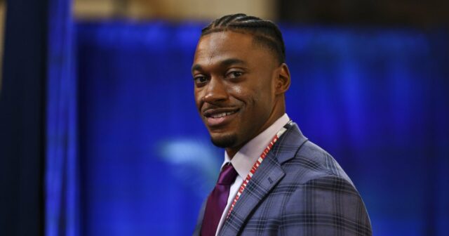 A estrela da NFL Randall Cobb e a família com sorte de estar vivos depois que o carregador de Tesla começa o fogo da casa