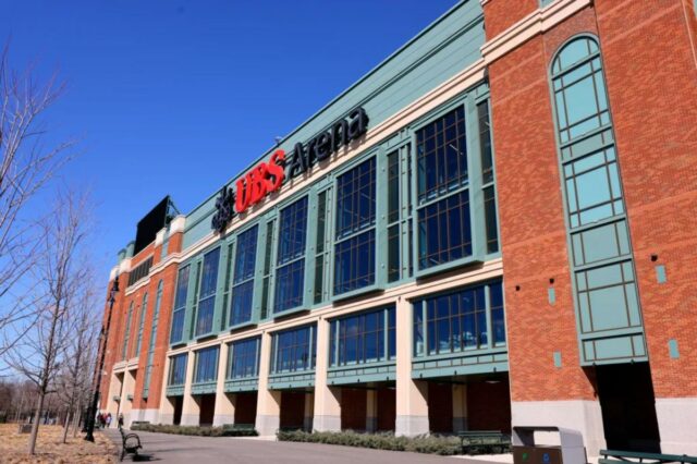 Uma visão geral do exterior da UBS Arena antes do jogo em 3 de março de 2024 em Elmont, Nova York.
