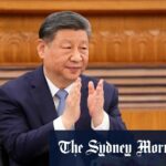 O pai de Xi, um alto funcionário, foi deposto por Mao Zedong.