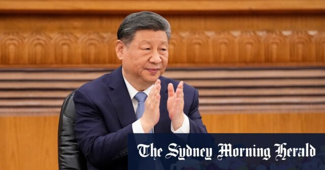 O pai de Xi, um alto funcionário, foi deposto por Mao Zedong.