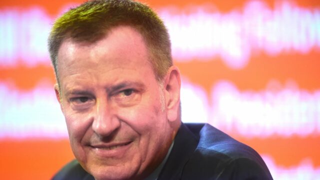 Não foi um impostor de Bill de Blasio atacando Zohran Mamdani. Foi o 'Bill DeBlasio' errado
