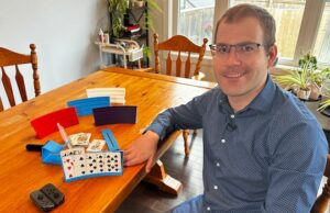 ‘Não gosto de ser restringido’: Sask. homem utilizando impressão 3D para ajudar pessoas com deficiência a procurar empregos do dia a dia 'Não gosto de ser restringido': Sask. homem utilizando impressão 3D para ajudar pessoas com deficiência a procurar empregos do dia a dia