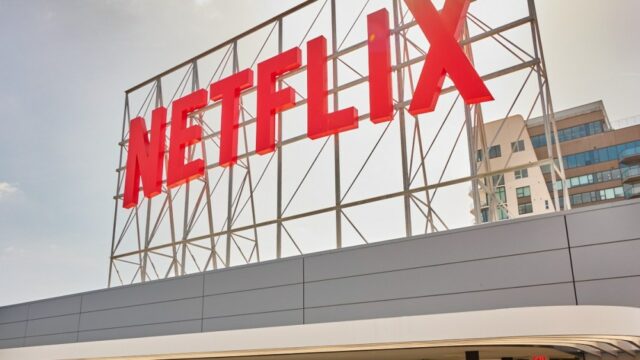 Netflix aprova desdobramento de ações 10 por 1 para tornar Netflix aprova desdobramento de ações 10 por 1 para tornar as ações 'mais acessíveis' aos funcionários que participam do programa de opções de ações