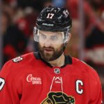 O capitão dos Blackhawks, Nick Foligno, está tirando licença para a cirurgia cardíaca de sua filha de 12 anos.