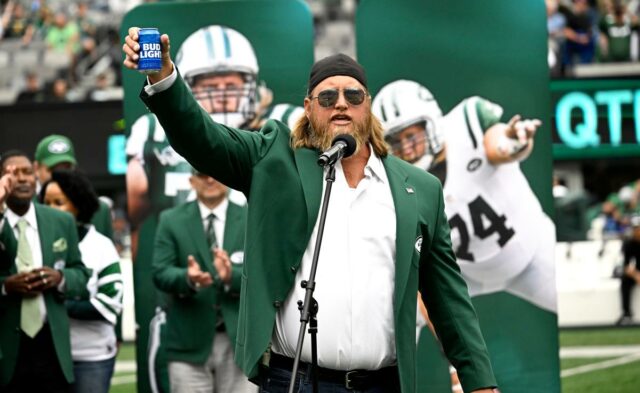 Nick Mangold, ex-grande ex-Jets, morto aos 41 anos, duas semanas O ex-centro dos Jets, Nick Mangold, morreu aos 41 anos.