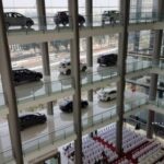 No mês passado, muitas pessoas compraram carros novos