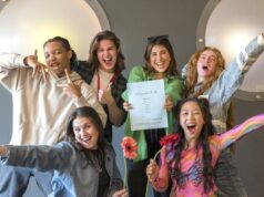 No novo desdobramento de ‘Hollywood Arts’, uma participante do elenco de ‘Triumphant’ volta à universidade para dar aulas No novo desdobramento de 'Hollywood Arts', uma participante do elenco de 'Triumphant' volta à universidade para dar aulas