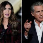 A secretária de Segurança Interna dos EUA, Kristi Noem, fala em uma entrevista coletiva, com um policial atrás dela.