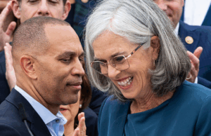 Nolte: O democrata número dois da Câmara admite que famílias que sofrem com a paralisação criam alavancagem de negociação Nolte: O democrata número dois da Câmara admite que famílias que sofrem com a paralisação criam alavancagem de negociação