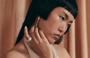 Nossa simplesmente desceu um novo anel de cerâmica em 4 tons adoráveis-além de assistência multi-ring está bem aqui Quatro cores diferentes do anel de OURA 4 cerâmica