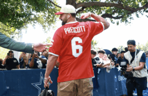 Novidades da moda da Semana 7 da NFL, incluindo Jake Ferguson vestindo a jaqueta da escola secundária de Dak Novidades da moda da Semana 7 da NFL, incluindo Jake Ferguson vestindo a jaqueta da escola secundária de Dak