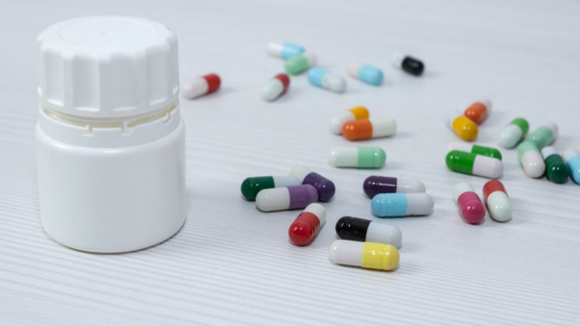 Novo antibiótico para suprimir microrganismos nocivos do trato digestivo com dosagem reduzida 

