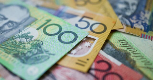 Imagem de estoque de dinheiro australiano - notas de US$ 100, US$ 50 e US$ 20 