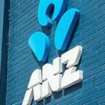Logotipo do ANZ Bank na filial em Springvale (Nilsbv/Istock)