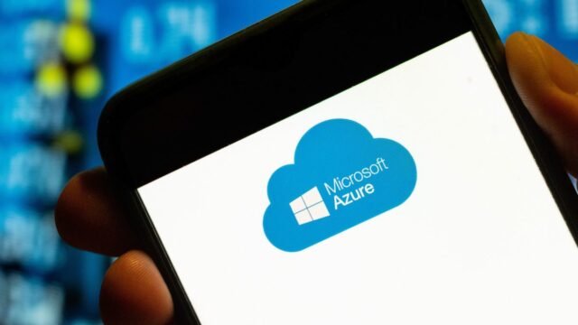 O Microsoft Azure está fora do ar, afetando 365, Xbox, Microsoft Azure logo on a smartphone screen