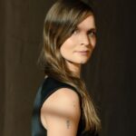 O autor vencedor do Oscar Hildur Guðnadóttir afirma que 'The New Bride!', De Maggie Gyllenhaal, 'The New Bride!' É 'extremamente punk e extremamente charmoso' com 'grandes promoções de prazer e violência física'