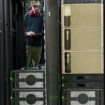 O bilionário Ken Lion sabe algo que Wall Surface Road não sabe? O diretor da Castle ofereceu mais de 80% de seu fornecimento Broadcom e está se acumulando em um fornecimento adicional de divisão de estoque de sistema especializado (AI)