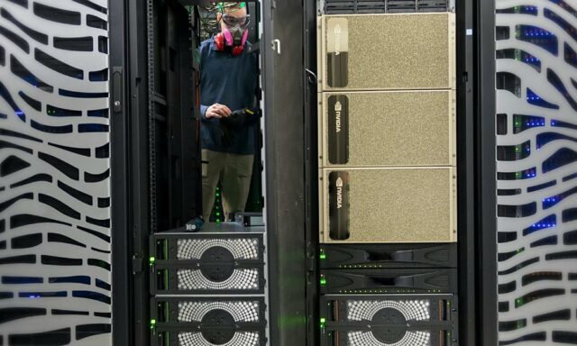 O bilionário Ken Lion sabe algo que Wall Surface Road não sabe? O diretor da Castle ofereceu mais de 80% de seu fornecimento Broadcom e está se acumulando em um fornecimento adicional de divisão de estoque de sistema especializado (AI) 


