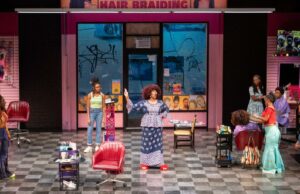 ‘O cabelo africano de Jaja se entrelaçando’ no top é um escritório engraçado que carrega uma greve política 'O cabelo africano de Jaja se entrelaçando' no top é um escritório engraçado que carrega uma greve política