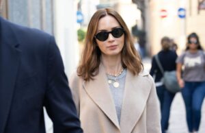 O casaco aconchegante de Emily Blunt grita o design de ‘mãe abundante’ – Obtenha o visual de US $ 45 O casaco aconchegante de Emily Blunt grita o design de 'mãe abundante' - Obtenha o visual de US $ 45