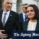 Svetlana Tikhanovskaya cumprimenta multidões na cidade bielorrussa de Brest durante sua campanha presidencial de 2020.