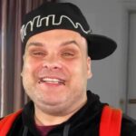 O comediante do TikTok Steve Bridges morto aos 41; A esposa Chelsey diz que ele “morreu pacificamente enquanto dormia”