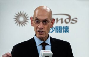 O comissário da NBA, Adam Silver, faz os primeiros comentários após acusações de apostas O técnico do Portland Trail Blazers, Chauncey Billups, estrela do Miami Heat, Terry Rozier, é preso em investigação de jogos de azar