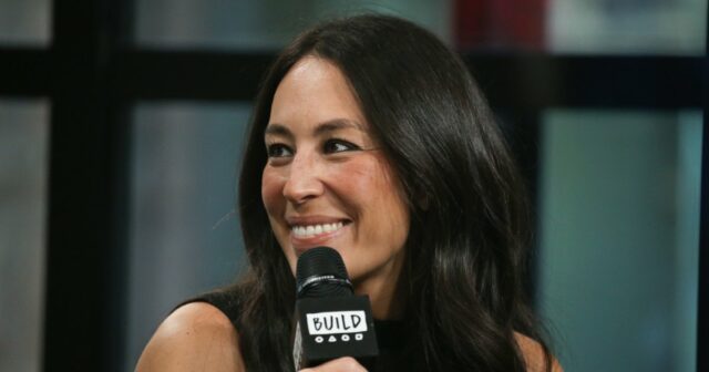 O confortável design de casaco de manga curta de Joanna Gaines está além de luxo-simplesmente US $ 24 

