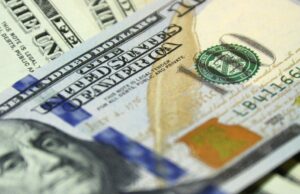 O departamento de provedores da Apple é atualmente maior que Walt Disney ou Tesla– FEET A divisão de serviços da Apple agora é maior que Walt Disney ou Tesla – FT | Close de uma nota de US$ 100