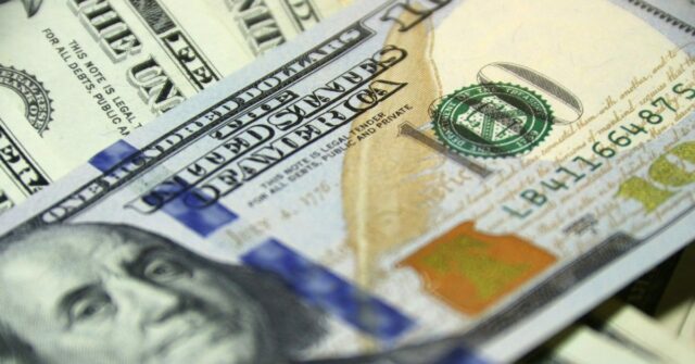 O departamento de provedores da Apple é atualmente maior que A divisão de serviços da Apple agora é maior que Walt Disney ou Tesla – FT | Close de uma nota de US$ 100