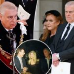 O desgraçado príncipe Andrew e a ex-esposa Sarah Ferguson perdem seus títulos reais em meio a uma enxurrada de novos escândalos de Jeffrey Epstein