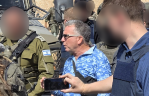 O enviado de Trump, Witkoff, visita a base das FDI no norte de Gaza enquanto o acordo de paz avança, milhares voltam para casa O enviado de Trump, Witkoff, visita a base das FDI no norte de Gaza enquanto o acordo de paz avança, milhares voltam para casa