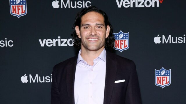 O especialista em esportes da Fox, Mark Sanchez, em 'Problema Seguro' depois de esfaquear em Indianapolis 


