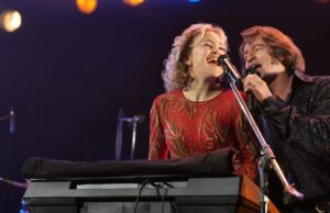 Depoimento de ‘Track Sung Blue’: Hugh Jackman e Kate Hudson formam uma banda de homenagem a Neil Ruby em um tipo diferente de filme baseado na fé O evento SCAD Savannah Movie reúne cineastas estagiários e autores de elite