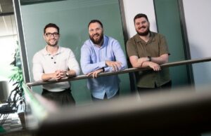O ex-aluno do Battleground, DevAlly, aumenta 2 milhões de euros para ajudar as empresas com a nova e enérgica regulamentação de acesso da Europa From left to right: Patrick Guiney, Cormac Chisholm, and Darren Britton of DevAlly - Photo: Conor McCabe.