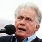 O falso presidente da TV, Martin Sheen, dá conselhos ao verdadeiro presidente Donald Trump sobre como ser um verdadeiro presidente: 'Comece a ser humano'