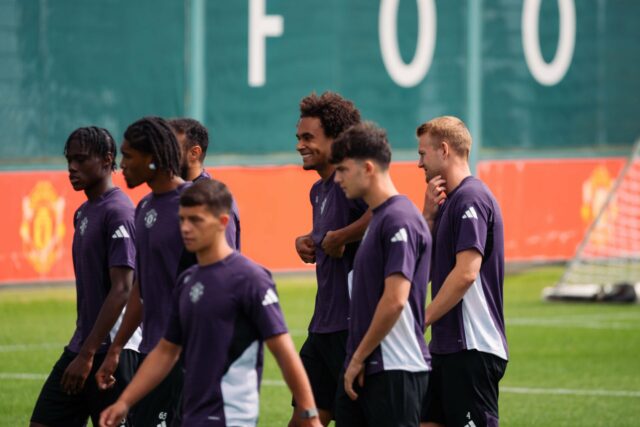 O futuro da celebridade do Guy Utd se aproxima do ícone de correio