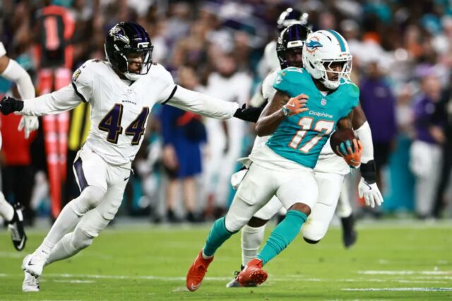 O futuro de Jaylen Waddle se torna um tema quente Jaylen Waddle #17 do Miami Dolphins corre a bola após uma recepção contra o Baltimore Ravens durante o segundo quarto do jogo no Hard Rock Stadium em 30 de outubro de 2025.